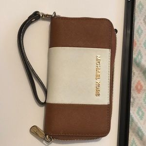 Michael kors wristlet
